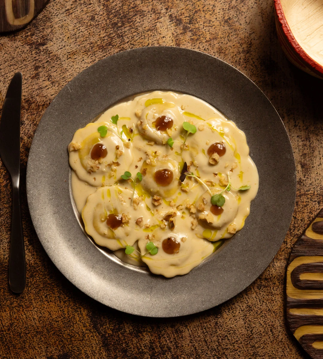 Raviolis de trufa blanca con nueces pecanas